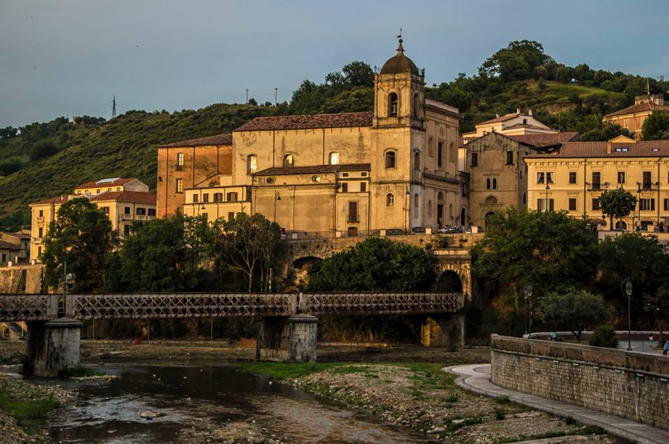 Que lugares visitar perto de Cosença ou Cosenza?
