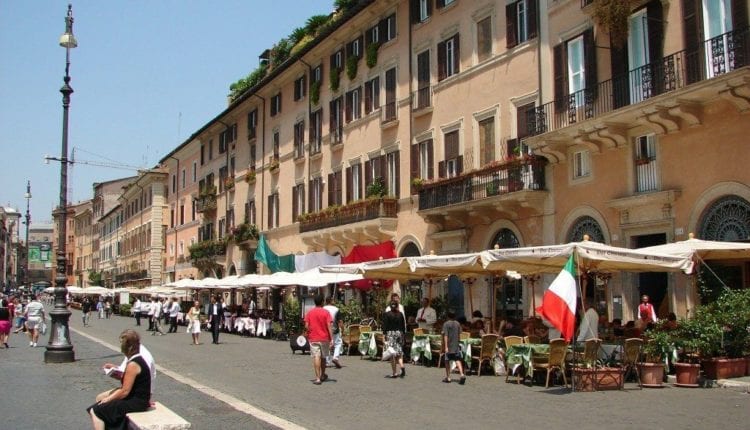 Vamos conhecer a famosa Praça Navona em Roma?