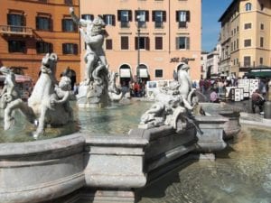 Vamos conhecer a famosa Praça Navona em Roma?