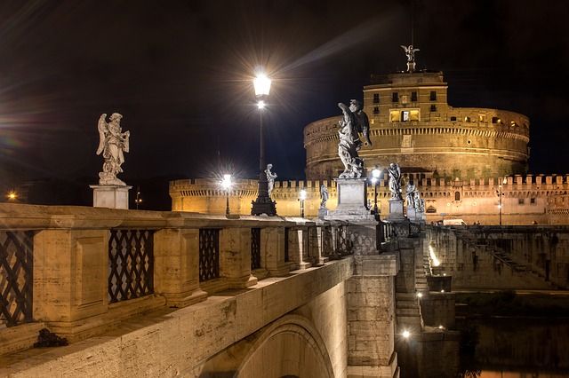 Quais monumentos podem ser visitados a noite na Itália?