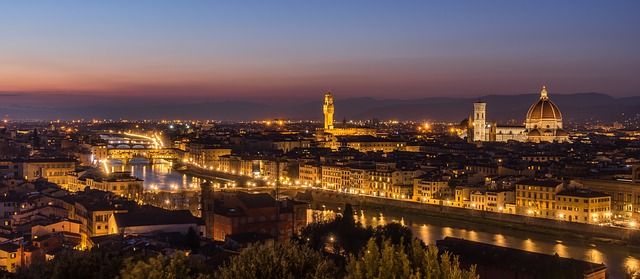 Quais monumentos podem ser visitados a noite na Itália?