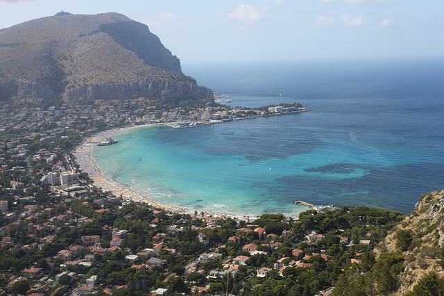 Onde ficam as melhores praias em Palermo?