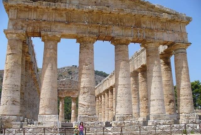 Conheça Segesta e o seu impecável templo na Sicília