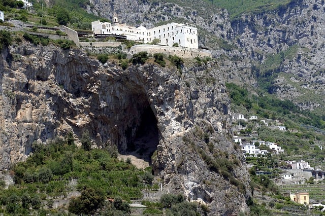 Qual é o melhor período para viajar para Costa Amalfitana?