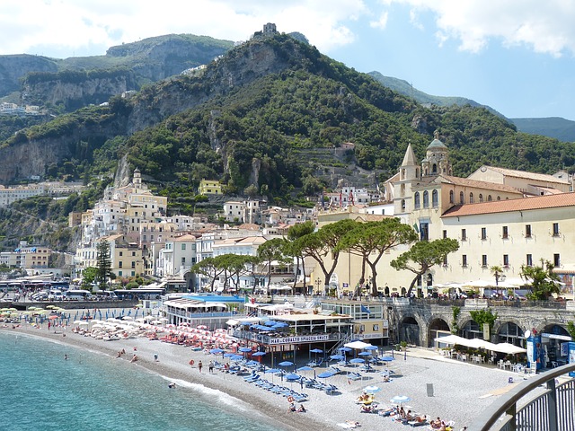 Qual é o melhor período para viajar para Costa Amalfitana?