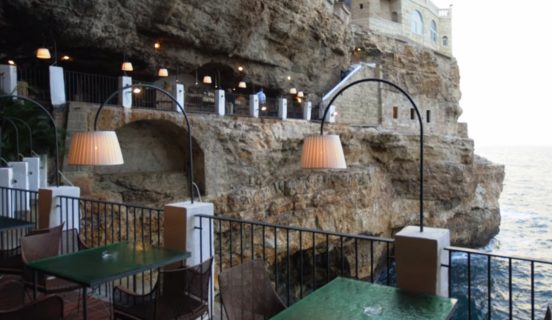 Polignano a Mare e o romântico restaurante dentro de uma gruta