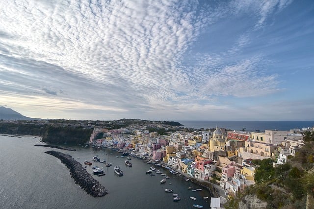 Vamos conhecer a Ilha de Procida no Sul da Itália?