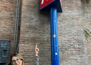 Como usar o transporte público em Nápoles?