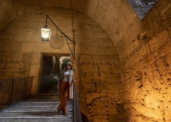 Ana praticando turismo de raízes